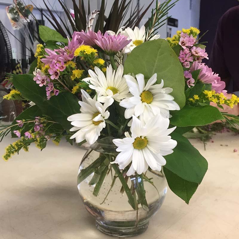 flower-arranging-with-spring